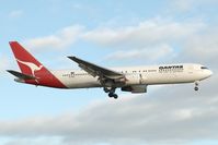 VH-OGG @ NZAA - Qantas 767-300 - by Andy Graf-VAP