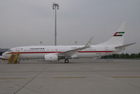 A6-AUH @ VIE - UAE Boeing 737-800 - by Yakfreak - VAP