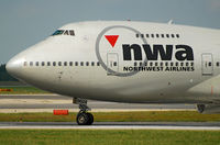 N624US @ LOWW - N624US - Old lady in new livery in vienna, closer.