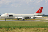 N624US @ LOWW - 29 years old lady, still going strong! - by Wolfgang Kronfuss