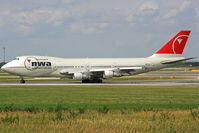 N624US @ LOWW - 29 years old lady, still going strong! - by Wolfgang Kronfuss