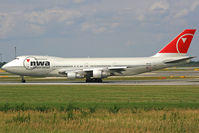 N624US @ LOWW - 29 years old lady, still going strong! - by Wolfgang Kronfuss