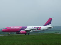 HA-LPO @ EGGW - 1 of that landed in 10mins - by Daniel Seaman