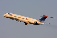 N976DL @ ORF - Delta Airlines N976DL (FLT DAL685) climbing out from RWY 5 enroute to Hartsfield-Jackson Atlanta Int'l (KATL).