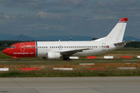LN-KKJ @ BUD - Norwegian Boeing 737-300 - by Yakfreak - VAP