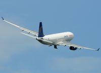 SU-GCG @ LEBL - Amazing banking... - by Jorge Molina