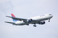 N153DL @ LOWW - Boeing 767 landing RWY34
