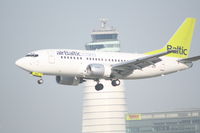YL-BBH @ LOWW - Boeing 737 landing RWY16