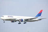 N1501P @ LOWW - Boeing 767 landing RWY16