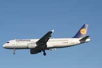D-AIQC @ EBBR - descending to rwy 25L