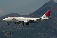 JA8078 @ VHHH - JAL arriving on runway 25R - by Michel Teiten ( www.mablehome.com )