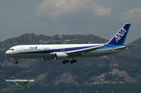 JA8356 @ VHHH - ANA in final approach to runway 25R
