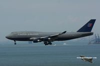 N128UA @ VHHH - United Airlines approaching runway 25R - by Michel Teiten ( www.mablehome.com )