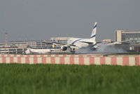 4X-EAA @ EBBR - Landing on rwy 25L