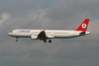 TC-JMF @ EBBR - flight TK1937 is descending to rwy 25L