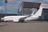 M-URUS @ VIE - Boeing 737-700 - by Yakfreak - VAP