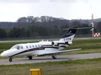 G-EDCM @ EGPH - Cessna Citationjet taxiing to rwy06 at EDI