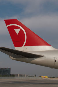 N624US @ VIE - Northwest Boeing 747-200 - by Yakfreak - VAP
