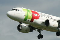 CS-TTB @ EBBR - flight TP604 is descending to rwy 25L