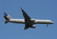 N33132 @ MCO - Continental 757-200 - by Florida Metal