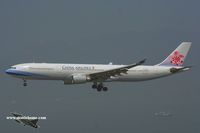 B-18352 @ VHHH - China Airlines - by Michel Teiten ( www.mablehome.com )