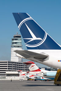 YR-LCA @ VIE - Tarom Airbus A310 - by Yakfreak - VAP