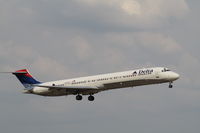 N960DL @ KSDF - MD-88