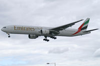A6-EMT @ EGLL - Emirates Boeing 777-300 - by Thomas Ramgraber-VAP