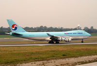 HL7449 @ VIE - Korean Air Cargo Boeing 747-4B5F(SCD) - by Joker767