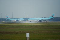HL7449 @ VIE - Korean Air Cargo Boeing 747-4B5F(SCD)