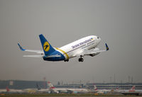 UR-GAK @ VIE - Ukraine International Airlines Boeing 737-5Y0(WL)