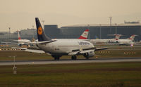 D-ABXL @ VIE - Lufthansa Boeing 737-330