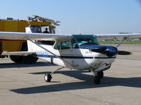 N4962V @ EHBK - Cessna C172RG Skyhawk N4962V - by Alex Smit