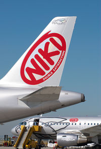 OE-LEK @ VIE - Fly Niki Airbus 319 - by Yakfreak - VAP