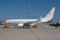 N90R @ VIE - Boeing 737-700 - by Yakfreak - VAP
