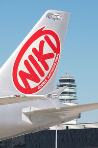 OE-LED @ VIE - Fly Niki Airbus 319 - by Yakfreak - VAP