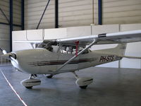 PH-STS @ EHBK - Cessna C172R Skyhawk - by Alex Smit