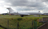 N917R @ EGGW - Global Express taxies in at London Luton - by Terry Fletcher