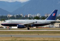 N833UA @ CYVR - /