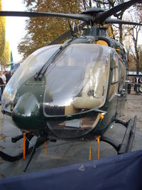F-HEAD - on display at champs-Elysées for 100 years of GIFAS - by juju777