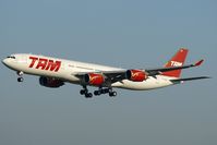 PT-MSN @ LOWW - rare visitor