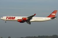 PT-MSN @ LOWW - rare visitor