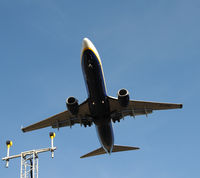 EI-DHR @ EGGW - Boeing 737-8AS