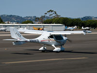 N969CD @ SMO - N969CD taxiing - by Torsten Hoff