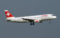 HB-IJS @ VIE - Swiss Airbus A320-214