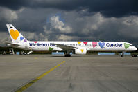 D-ABON @ CGN - visitor - by Wolfgang Zilske