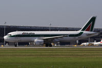 I-BIKF @ VIE - Airbus A320-214 - by Juergen Postl