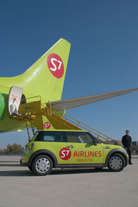 VP-BQF @ VIE - S7 Boeing 737-800 - by Yakfreak - VAP