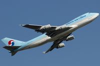 HL7605 @ LOWW - powerfull takeoff