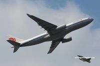 B-6130 @ VHHH - Air China - by Michel Teiten ( www.mablehome.com )